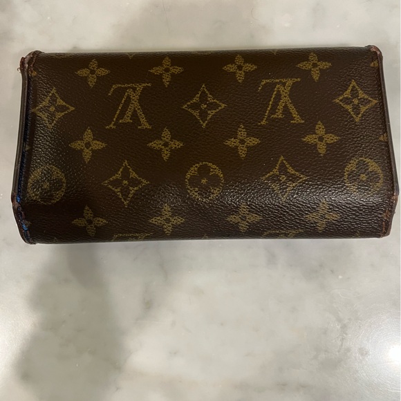 Louis Vuitton Monogram Wallet - Picture 2 of 12
